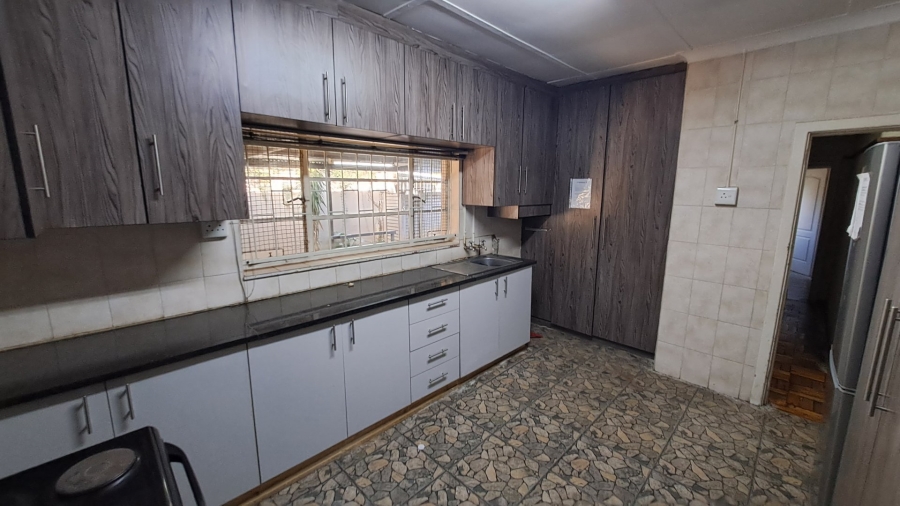 7 Bedroom Property for Sale in Willows Free State
